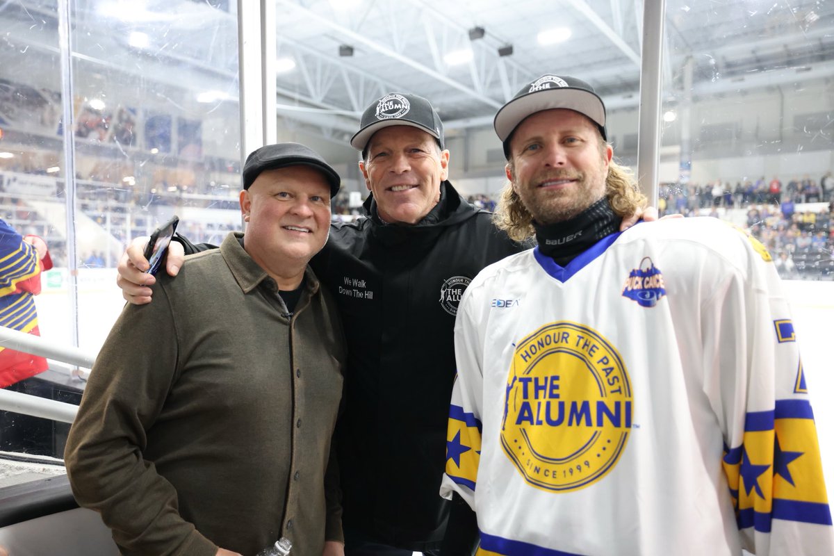 Thanks to these guys our event was special and both can handle the guitar and the stick ⁦@DierksBentley⁩ ⁦@bluesalumni⁩ ⁦@StLouisBlues⁩ ⁦@NHLAlumni⁩