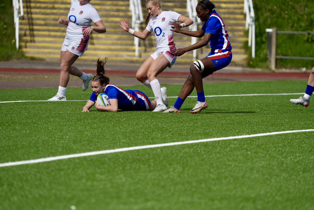 Raising the flag on an unbeaten campaign 🙌 France Under-18 Women rounded off their festival with a fifth win from five by beating England👏 #U6N18 | 📸 @rlambertphoto