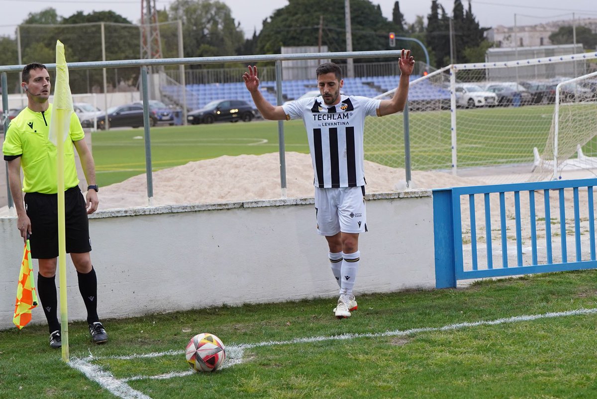 39’ (0-0) AL PALO CHIRINO

Volea del central albinegro que se estrella en el poste

#IntercityCastellón
#PPO👂