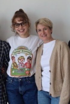 giyindim hazırlandım aynı yer aynı masa