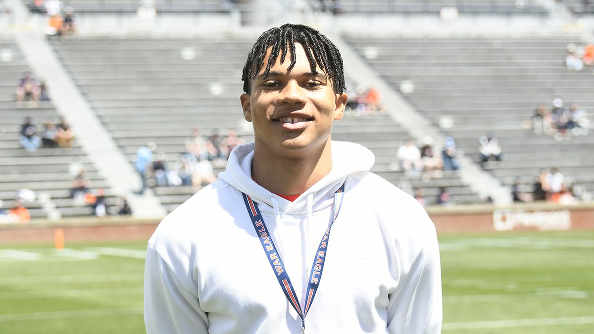 Husan Longstreet, the nation's No. 28 player and No. 5 QB, back in Auburn for his second visit in the last two weeks. Decision expected on April 14th between Auburn, Texas A&M, Ole Miss and Oregon. A-Day recruiting thread (VIP): 247sports.com/college/auburn…