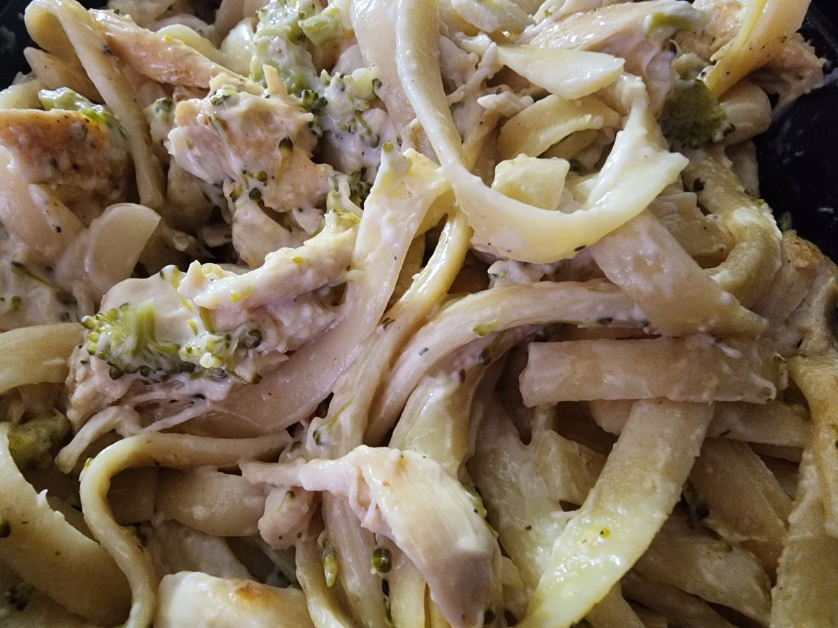 Here's to the last leftovers of Alfredo.😋💨🤤