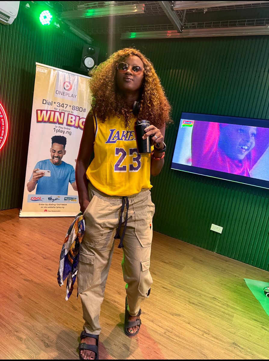 OfficialSuo's tweet image. “UP…..” like the song says cos weekends are for premium #PidginCommentary duties.

Today na #CRYMCI we run on top  @TheRepublikans x @wazobiafmlagos &amp;amp; it was a cruise I tell you. 🎙️🔥

Tomorrow we get back to it, una good Ebening oo jare Neighbors.

#EnergyChief
#ChiefSuo…