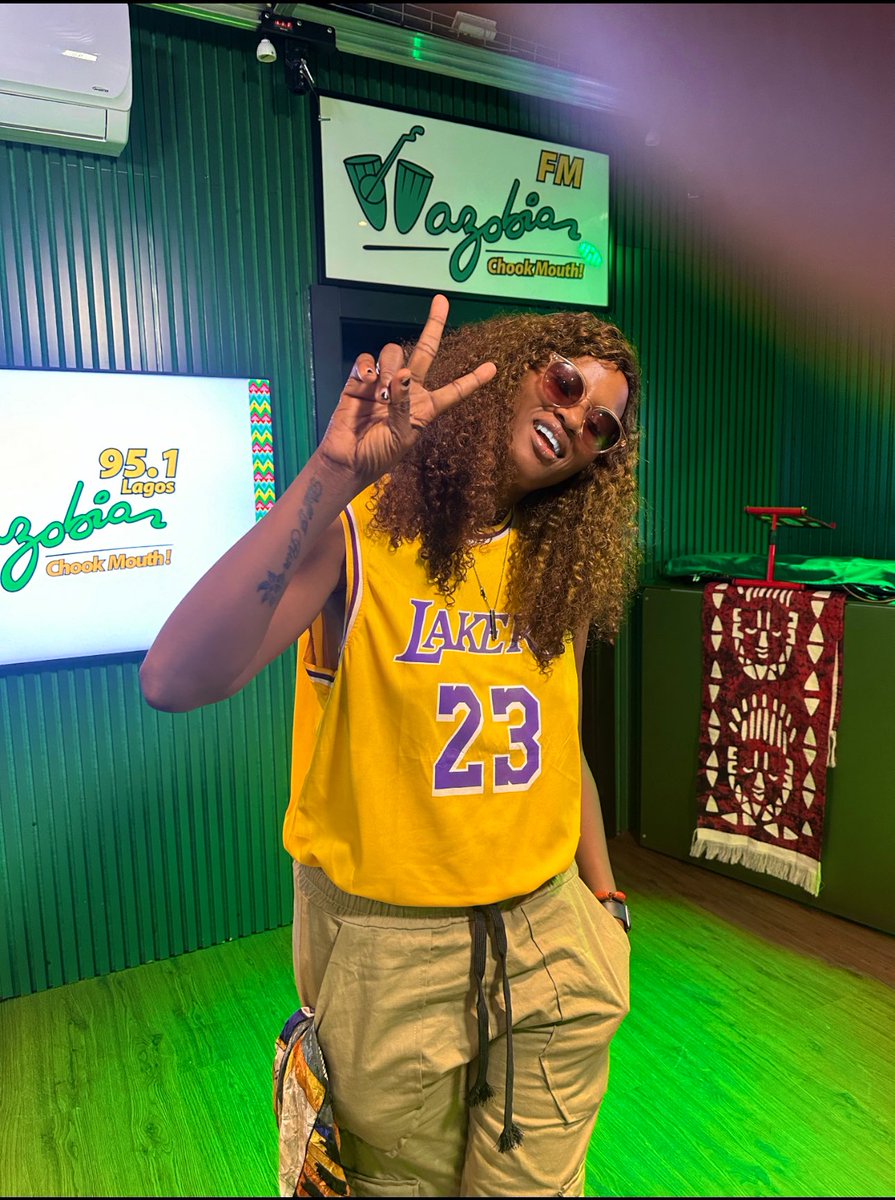 OfficialSuo's tweet image. “UP…..” like the song says cos weekends are for premium #PidginCommentary duties.

Today na #CRYMCI we run on top  @TheRepublikans x @wazobiafmlagos &amp;amp; it was a cruise I tell you. 🎙️🔥

Tomorrow we get back to it, una good Ebening oo jare Neighbors.

#EnergyChief
#ChiefSuo…