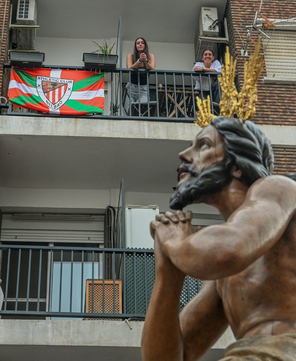 Fútbol y Cofradías. Que mejor que el N.P.J. de las Penas para representar a la afición del Athletic antes la inminente final de Copa del Rey. Cualquier ayuda es buena! @AthleticClub #UniqueInTheWorld #AthleticRCDMallorca 🦁 #copadelrey2024 #hermandaddelaestrella