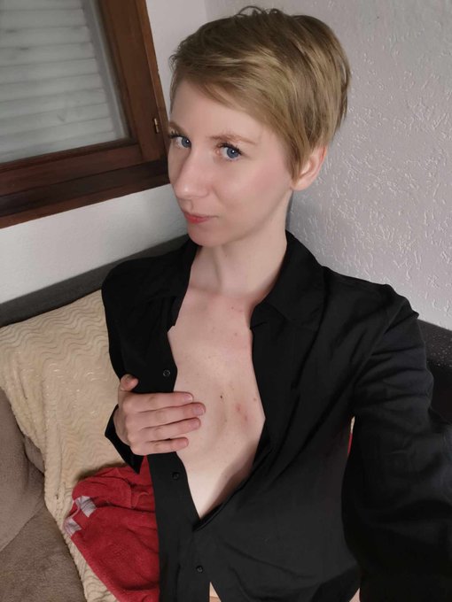 Pour ceux qui ont loup&eacute; le live de reprise de ce midi on remet le couvert :D https://t.co/P6KBkbh9Nc