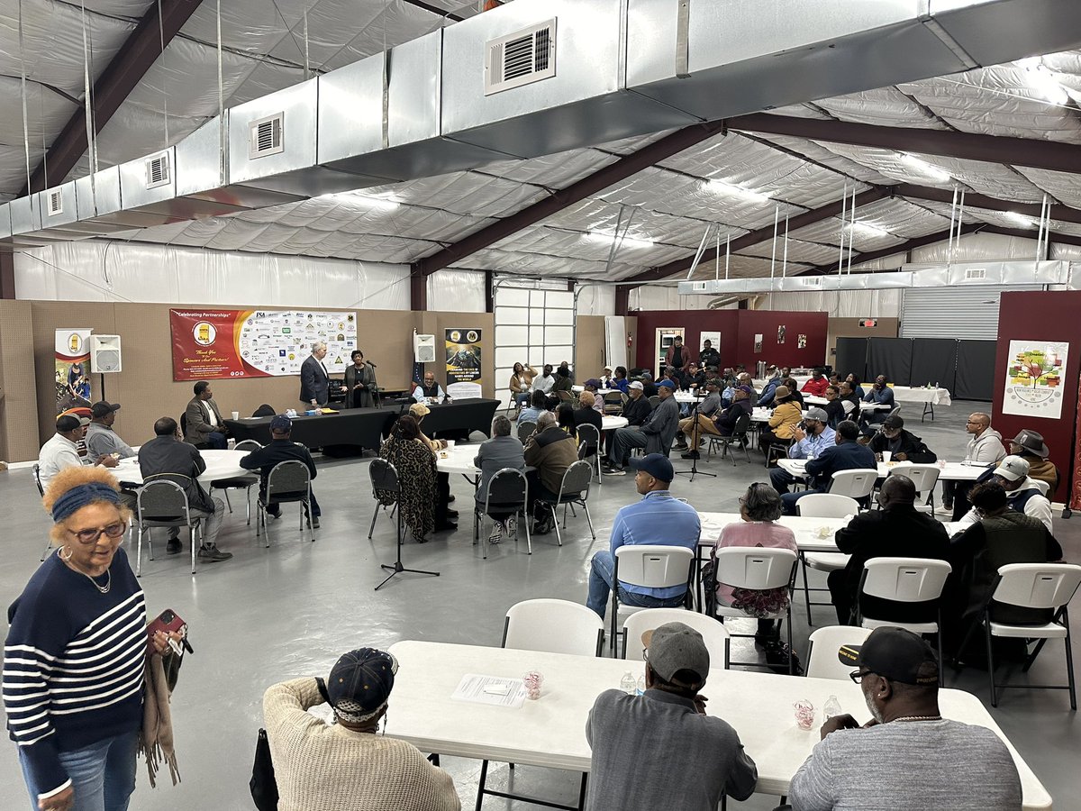 Great turnout at our Edelen Renewables Solar Summit hosted by the Mississippi Minority Farmers Alliance. 100+! Cong. @BennieGThompson & our VP @BrandonPresley did an outstanding job of explaining our efforts to diversify the winners’ circle via the green energy revolution.