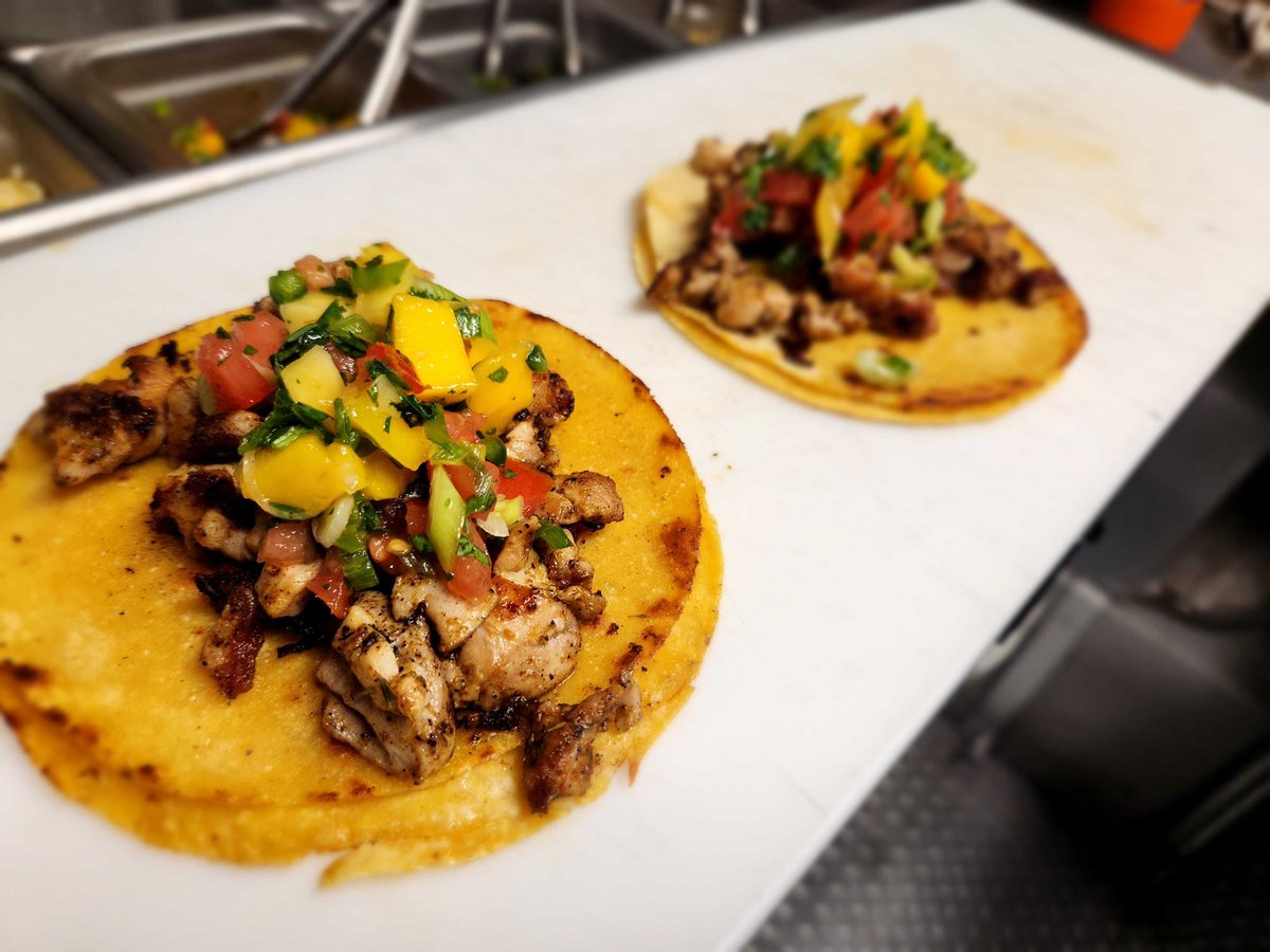 Tonight! We're at Apis Mead & Winery from 5-9. Come aht and say hi!

#dosreyespgh #sonoranstylemexicanfood #apismead #nanaverashotsauce #drinklocal #eatlocal #pittsburgheats