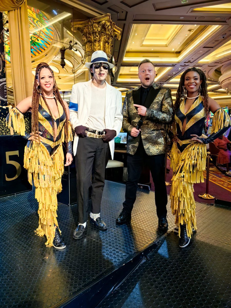 EmperorsPalace's tweet image. Look who’s joined us for the car draw tonight!
#cardraw #25Karat #ThePalaceOfDreams 
18+ Only | Winners know when to stop