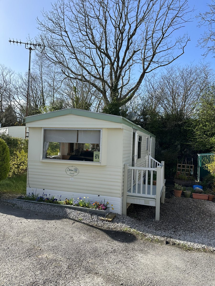 A couple of hours work this afternoon, jetwashing and scrubbing the caravan.  Gas on, water on, lecky on. Fish and chips at Prestatyn.