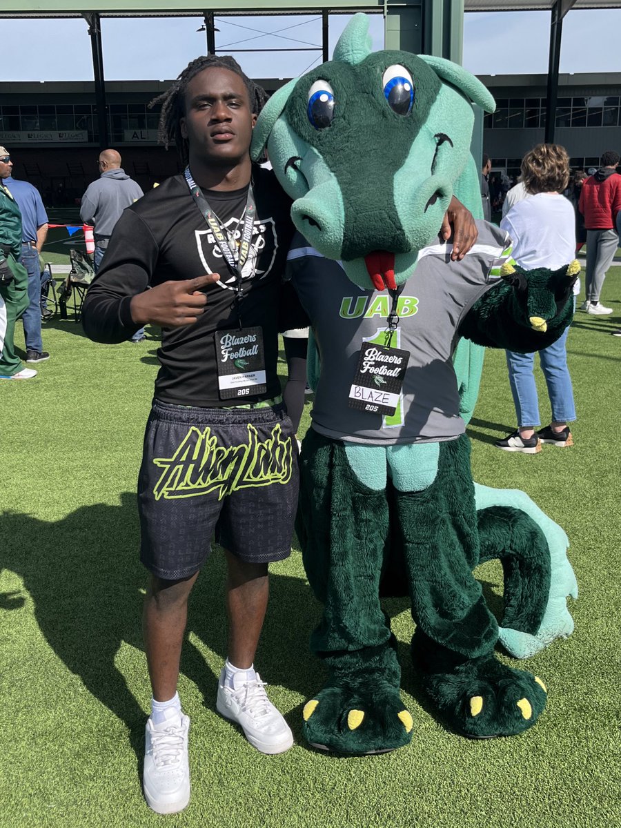 Thank you @UAB_FB for having me today. Had a great time! Can’t wait to be back.💚❤️ @CoachBrighamUAB @CoachHenDo88 @BarstoolUAB @EPHSRecruiting @RecruitGeorgia @NwGaFootball