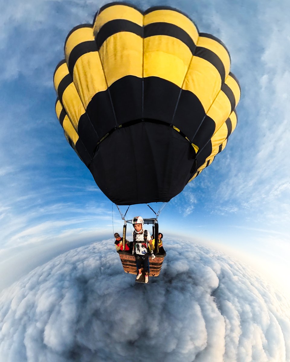 GoPro's tweet photo. Photo of the Day: Moments before bliss 🪂 GoPro Subscriber Ivan Sebastian Tellez Domínguez snapped this sunrise #GoProMAX selfie just moments before departure to earn $500.

#GoPro #Skydiving #HotAirBalloon #Balloon #Skydive https://t.co/UMs7A6hmIB