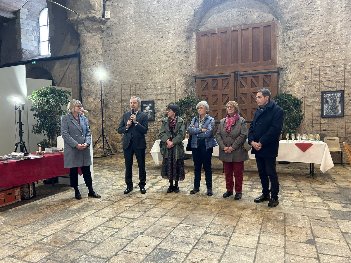 Hervé JONATHAN, Préfet d’Eure-et-Loir, en présence de la présidente de la Chambre des métiers et de l’artisanat Stéphanie FROGER, de la députée Veronique de MONTCHALIN, d’Isabelle VINCENT, adjointe au Maire de Chartres en charge de la Culture et du Patrimoine, a inauguré ce jour