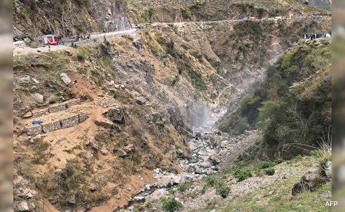 shahsabg's tweet photo. #PM #presided Chinese security #committee #inquiry #Dasu incident,pm @CMShehbaz
ordered action against #RPO Hazara division,#DPO Upper Kohsitan & DPO Lower Kohistan dist #dasu Hydropower Project Security Director and KP Special Security Unit Commandant in 15 days.#Tarar #cpec https://t.co/0gRpqVo5HU