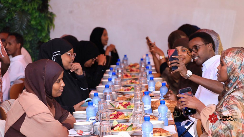 Somalili Türkiye Mezunları, Mogadişu’da düzenlenen iftar programında bir araya geldi.