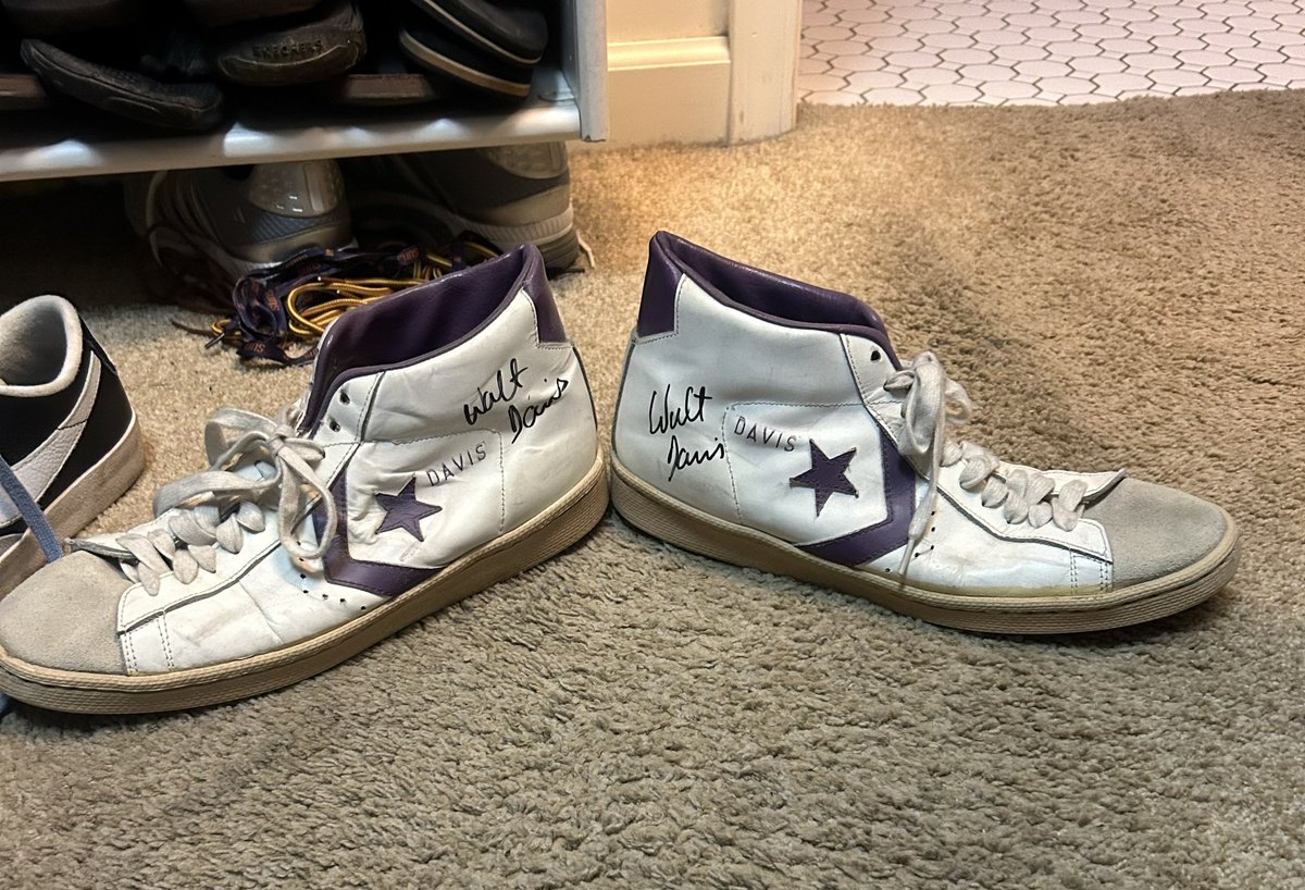 Tom Leander tweet media