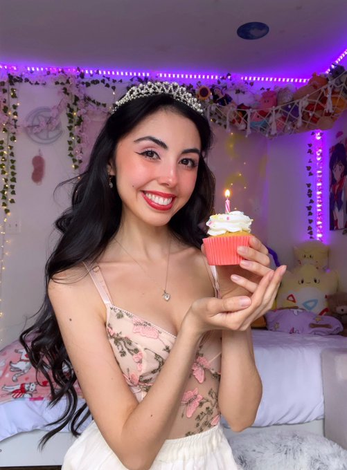 31 🙈💕🎂🥹🎈🌷🌸🪻 https://t.co/pU9QG4HcGO<a href="/tag/cosplay"class="tags"><span>#cosplay</span></a><a href="/tag/theincredibles"class="tags"><span>#theincredibles</span></a><a href="/tag/twitchstreamer"class="tags"><span>#twitchstreamer</span></a><a href="/tag/vio"class="tags"><span>#vio</span></a>