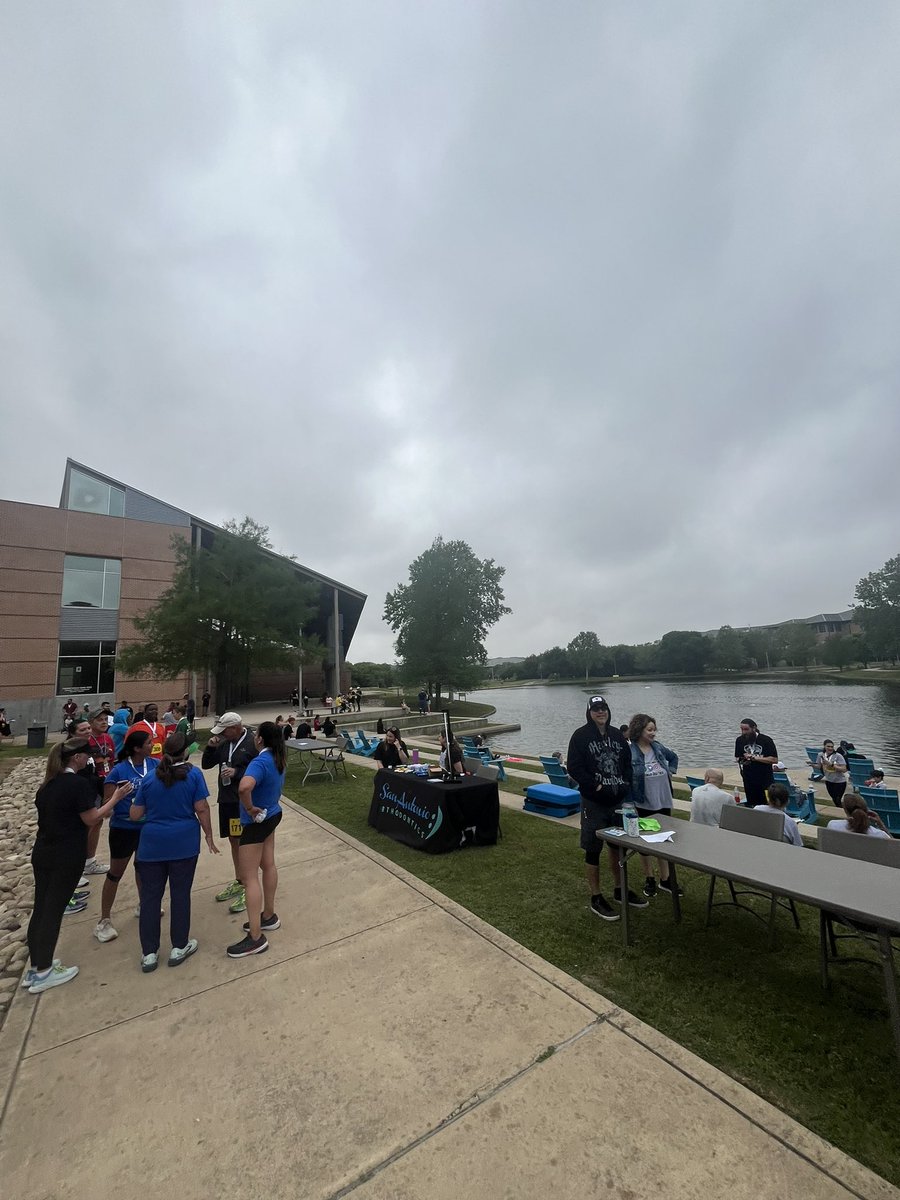 Bronco_Guidance's tweet photo. Perfect morning for the #NEFfunrun #TeamNorthside @nisdnef https://t.co/jtlrJbomMA