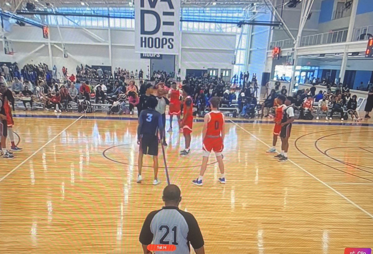 ViloniaHoops's tweet image. 2025 Lane Turner with @AllArkansasRed this weekend in Memphis, TN with MadeHoops.