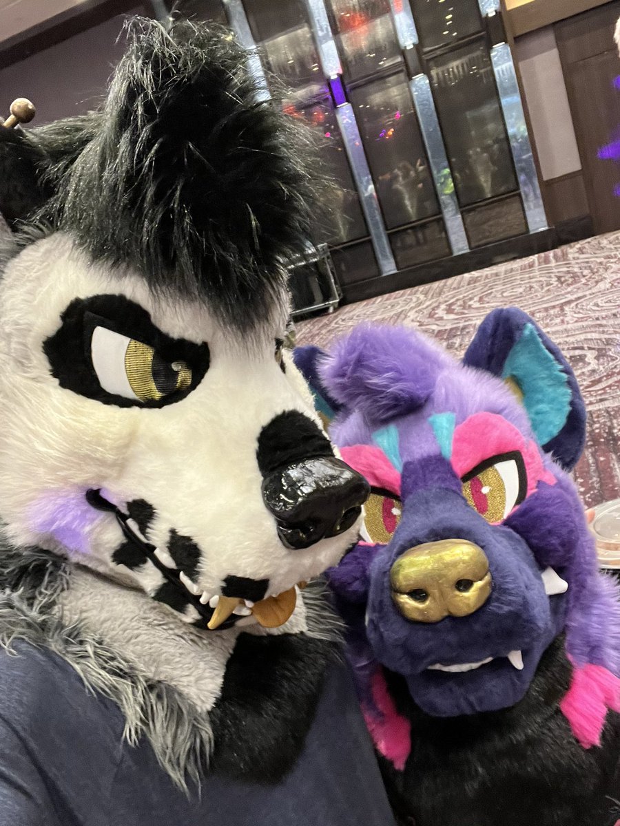 Two Yeens Suit Siblinnnn -w- Zags Hyena at GSFC Both of us birthed by @lobitoworks