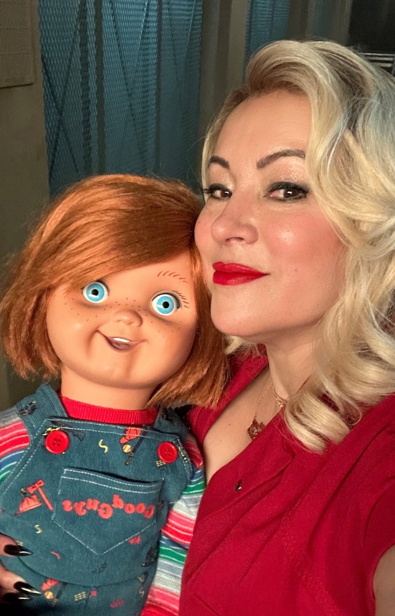 JenniferTilly's tweet photo. Chucky and I would like to remind you that all previous episodes of #Chucky including the first half of season three are now streaming on @peacock  🔪
#Chuckyseason3  #Chuckyseries https://t.co/HnKf0kahNT