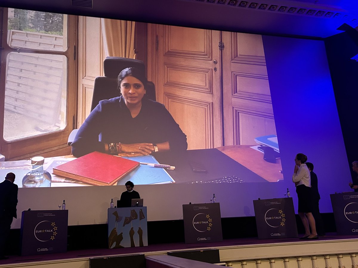 Les #Jeunes nous montrent la voie pour une #Europe🇪🇺 plus verte, plus souveraine, plus démocratique, plus solidaire. Merci pour ce débat organisé à #Bordeaux par <a href="/EurofeelBdx/">Eurofeel</a>. Merci à <a href="/fabienne_keller/">Fabienne Keller</a> de representer la liste @BesoindEurope <a href="/ValerieHayer/">Valérie Hayer</a> #Europeennes2024 #eurotalk