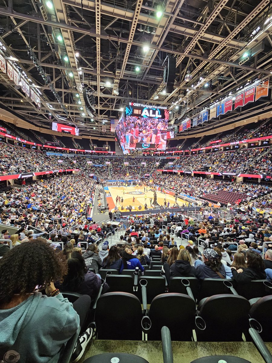 JefRef's tweet image. 12000 at 3 pm Saturday practice here in Cleveland