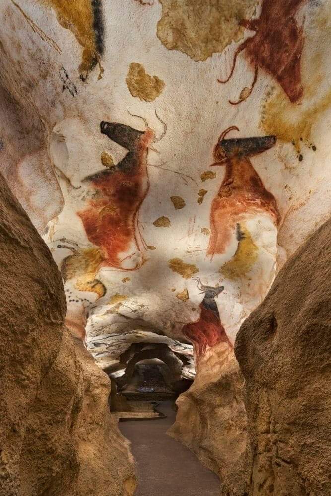 The cave of Lascaux is a system of caves in Dordogne (France) where they have discovered significant samples of the cave and paleolithic art, dated 17,000 or 18,600 years ago (Magdalenian period) according to the analysis of a rod of reindeer antler. 

#drthehistories