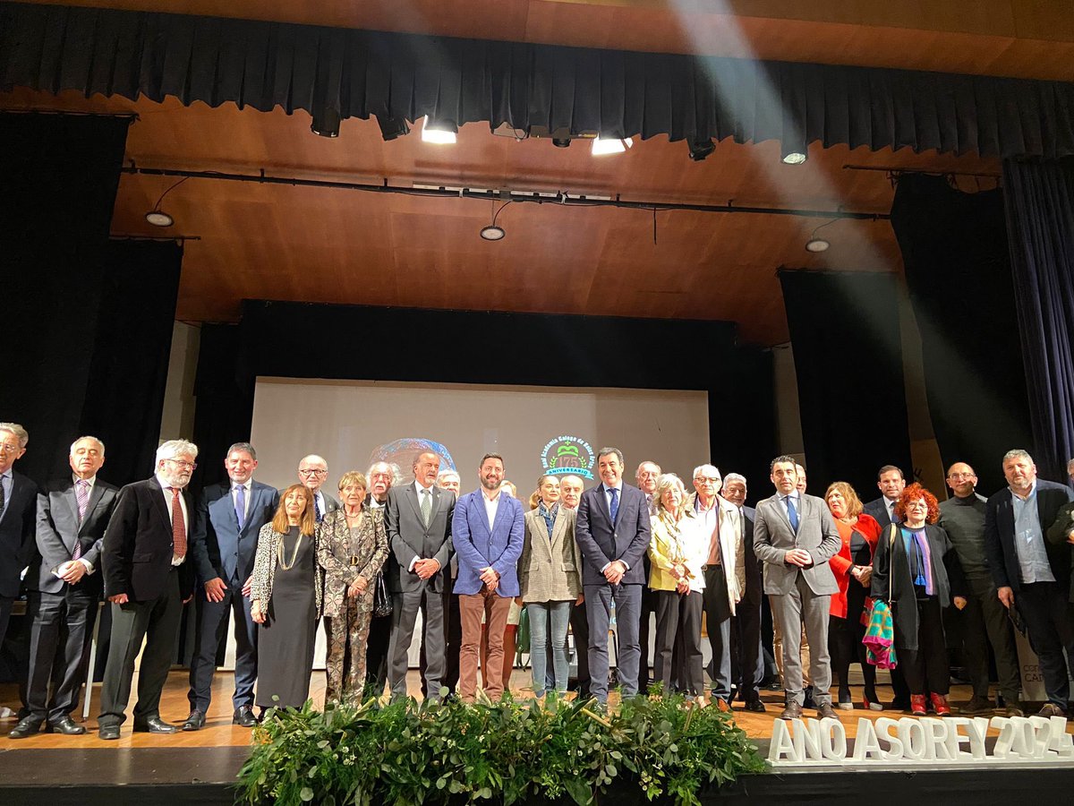 En Cambados, terra de escultores, rendemos homenaxe a Francisco Asorey, quen renovou o mundo da escultura sen renunciar ao seu vínculo coa nosa tradición e simboloxía Neste acto do #DíadasArtesGalegas recordamos a súa figura, que enxalzaremos cunha mostra na @CidadedaCultura