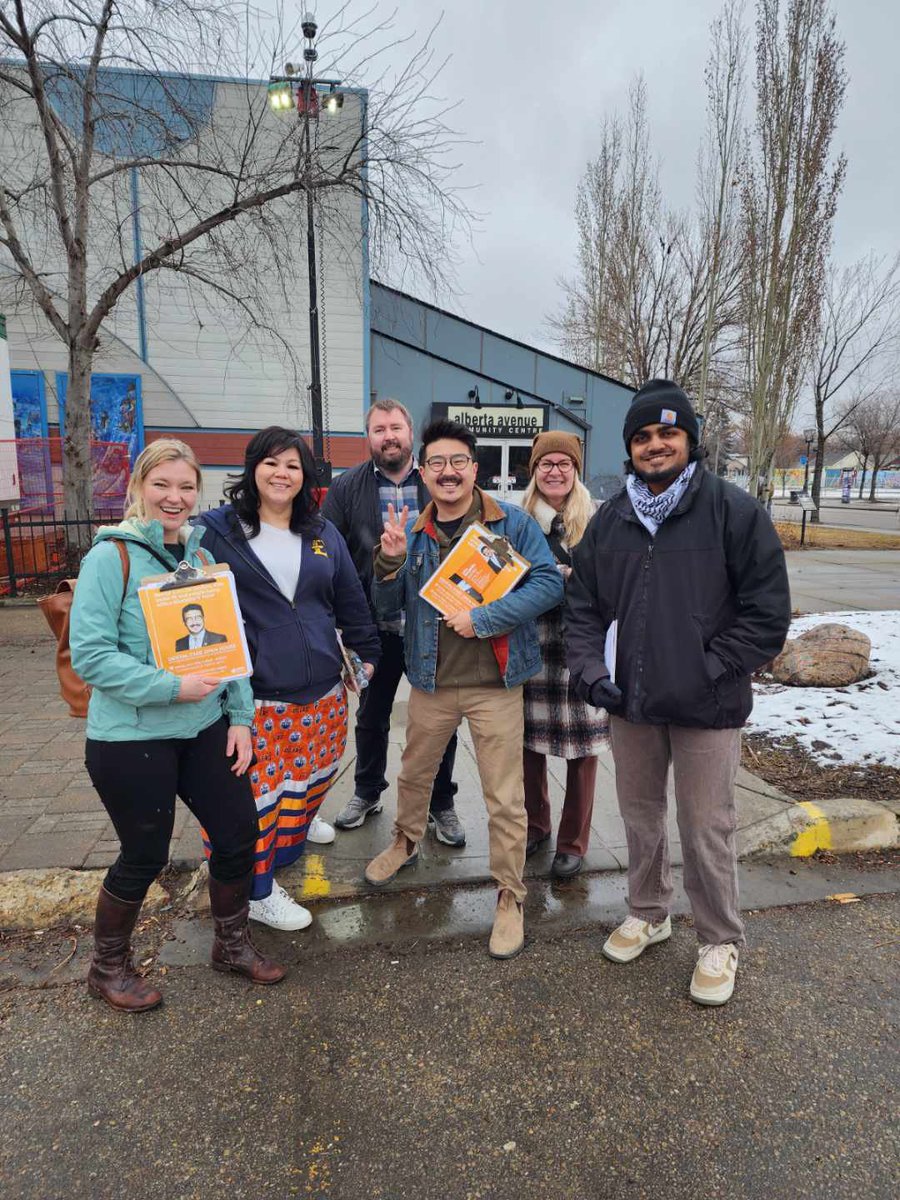 We are out talking about #NDPdental today in Alberta Avenue! ✊🏽🧡🦷 To learn more about the NDP dental plan, come check out our open house at @albertaavenue on April 28th: blakedesjarlais.ndp.ca/dental-care-op…