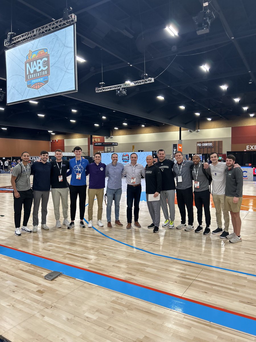 Honored to speak at the Final 4 this morning but nothing compares to having these former players and assistants at the clinic! ⁦@NABC1927⁩ ⁦@LipscombMBB⁩