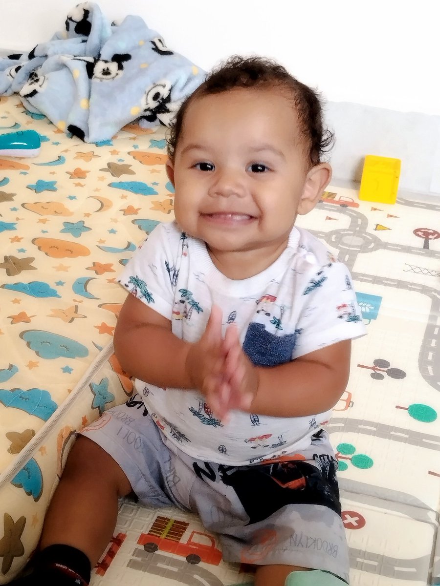 Atualizando o twitter com a foto do meu filho lindão