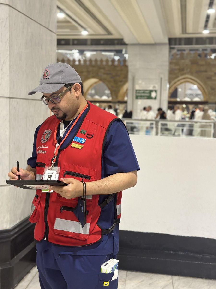 SAbualghaith's tweet image. فتحت لي أبواب للتطوع من أعوام وظننت أنها عام أو عامين وأكتفي. ولكن يشاء الله أن تستمر لكل هذه الأعوام حتى اليوم. شارك خلالها آلاف من طلاب #جامعة_الملك_سعود استفاد منها أضعافهم. في بلد الخير #المملكة_العربية_السعودية الخير لا ينتهي بل يزيد كل عام. أشكر عائلتي على دعمها المتواصل لي