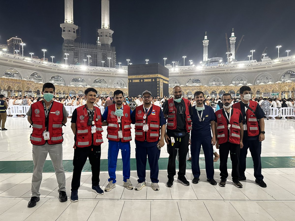 SAbualghaith's tweet image. فتحت لي أبواب للتطوع من أعوام وظننت أنها عام أو عامين وأكتفي. ولكن يشاء الله أن تستمر لكل هذه الأعوام حتى اليوم. شارك خلالها آلاف من طلاب #جامعة_الملك_سعود استفاد منها أضعافهم. في بلد الخير #المملكة_العربية_السعودية الخير لا ينتهي بل يزيد كل عام. أشكر عائلتي على دعمها المتواصل لي