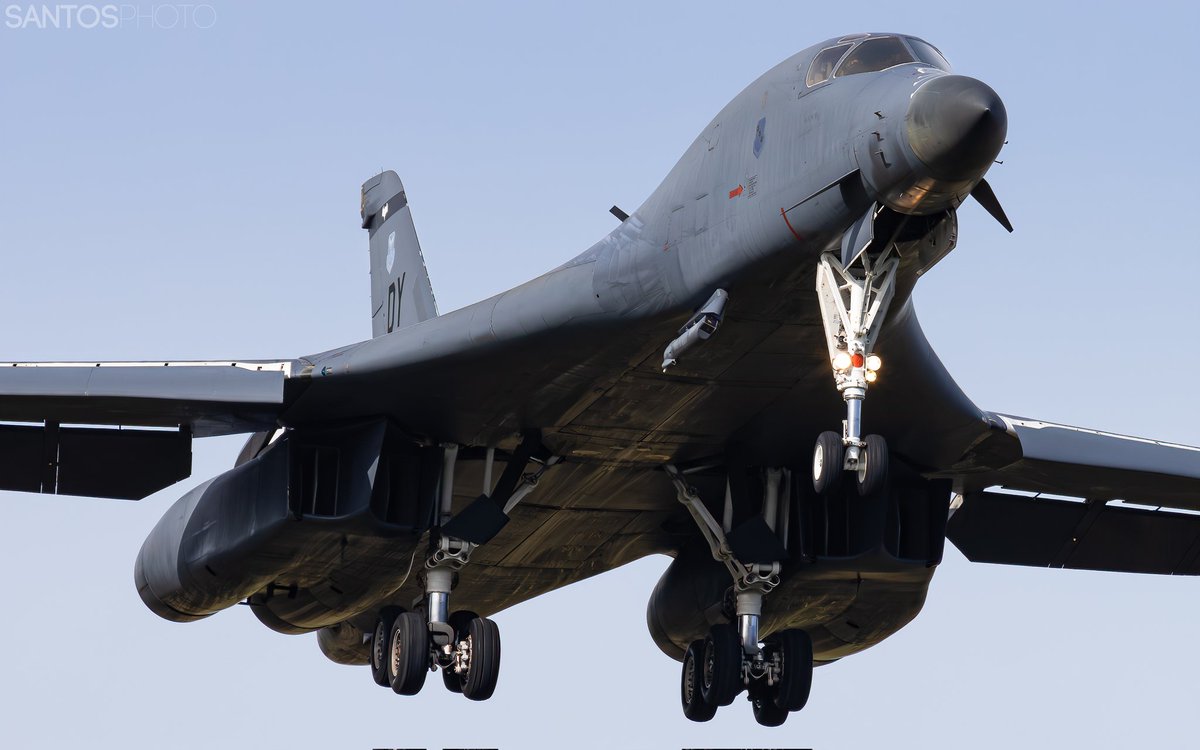 SantiBlanquez's tweet photo. Rockwell B-1B Lancer #HOWLR51 https://t.co/7PA7Q9nPcQ