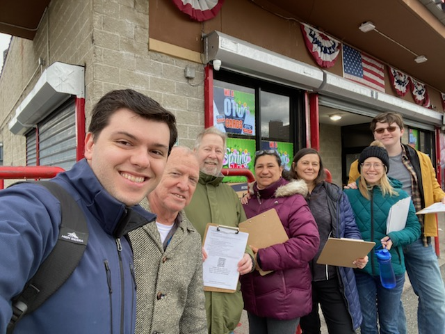 Had an awesome time registering new Democratic voters in Coney Island with @kravtchenko4bk and @SeasideDems! Today we registered 10 new voters speaking three languages. These things might seem small, but with each new voter our democracy becomes stronger!