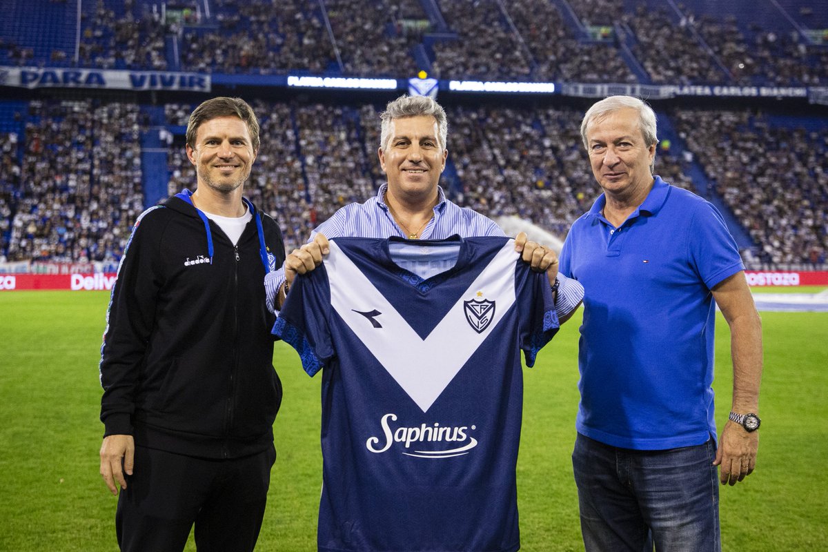 🤝 Bienvenido Saphirus, nuevo main sponsor de nuestro club. 
El acuerdo arribado con la empresa representa más de un 50% de lo que se obtuvo con el anterior main sponsor 💪💙
<a href="/FabianBerlanga/">Fabian Berlanga</a> 
<a href="/CostaAugusto9/">Augusto Costa</a> 
<a href="/GGarciaCAVS/">Gustavo García</a> 
<a href="/NelsonPugliese/">nelson pugliese</a> 
<a href="/gpeornedo/">Gabriel Peornedo</a> 
<a href="/bberte/">Bernardo Bertelloni</a>