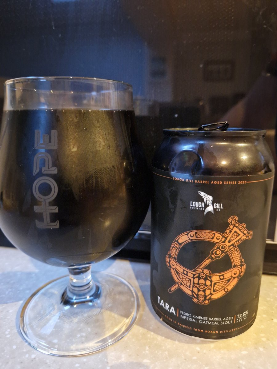 Starting #Stoturday just as @leinsterrugby score their first try of the night. It's Tara from @LoughGillBrewer for me. A cracking PX barrel aged imperial stout #SaturdayNightSup #IrishCraftBeer #Sláinte 🍻