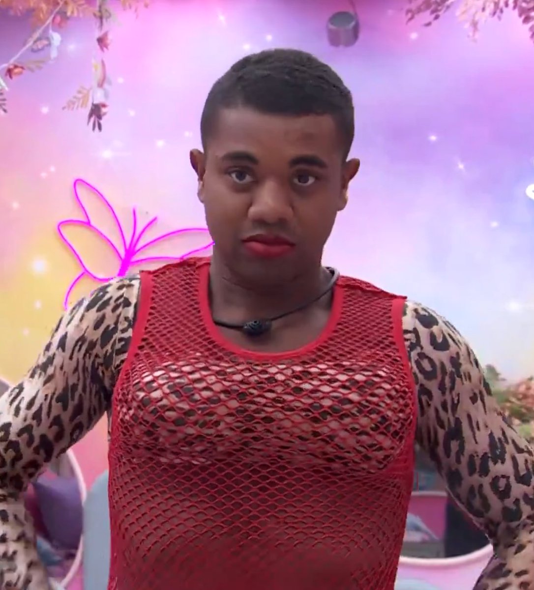 contadosales's tweet photo. No BBB 22 o Tadeu trouxe uma pauta para o programa sobre o pronome feminino da Lina, pontuando o quão importante é saber tratar e respeitar alguém que é trans ou travesti. 

Esse ano o favorito BRINCA com esse tema diversas vezes e nunca foi chamado atenção. #BBB24 https://t.co/hN90wQzUI6
