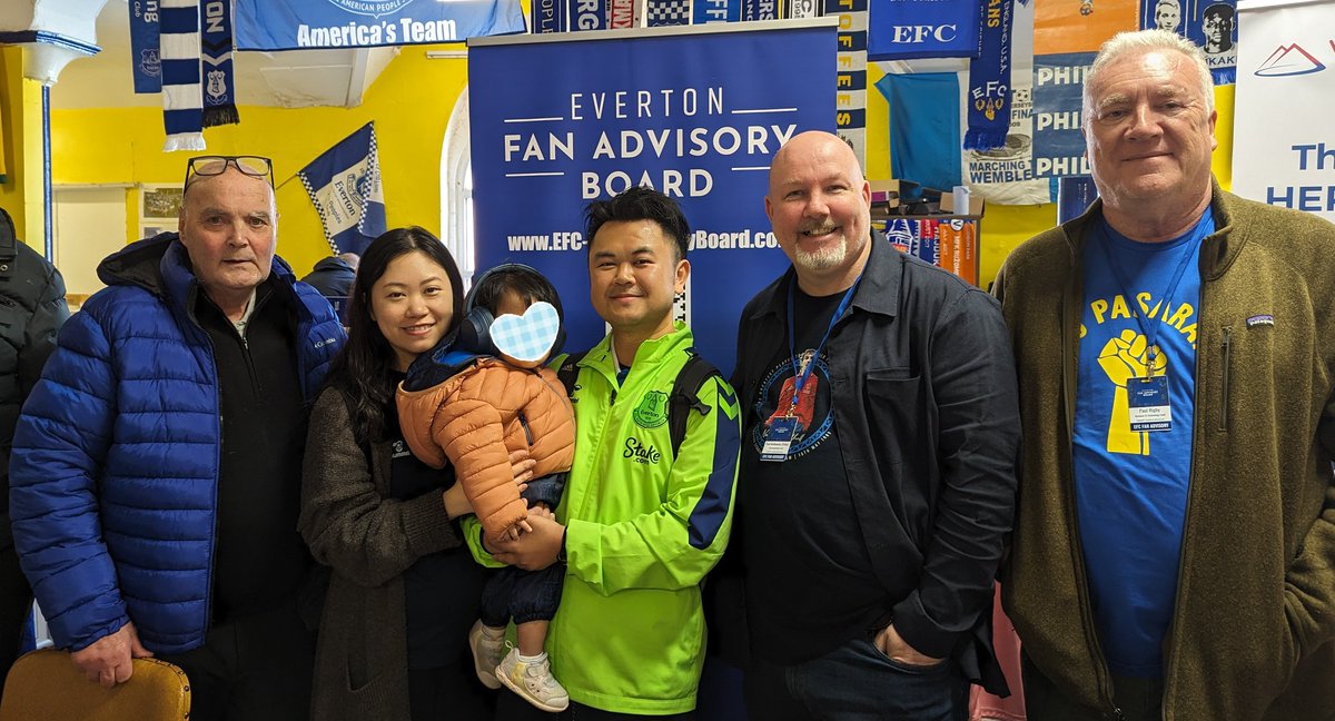 Massive thanks to @evertonshirt and family for taking time out of their busy matchday to come and visit our @EFC_FanAdvisory Drop-in at St Luke's - and for inspiring a victory! 💙 We hope you've had an amazing trip - safe travels home to HK and keep the faith! 💙 #AllTogetherNow