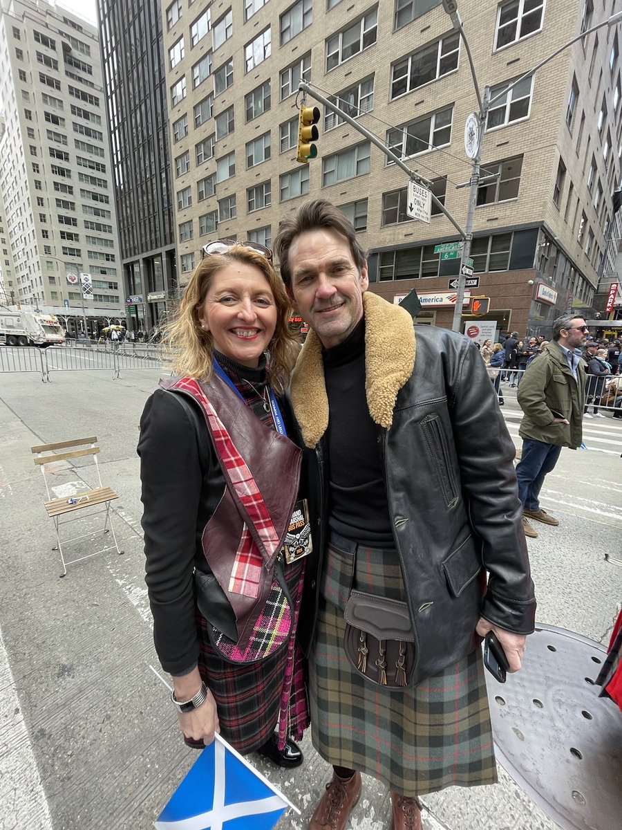 🏴󠁧󠁢󠁳󠁣󠁴󠁿 Lovely to meet Dougray Scott along with @ScotParl delegation ahead of #TartanDayParade as part of @nyctartanweek!

Brill to take part in Parade wearing a jacket designed by Carina Rose Designs & a scarf & bag from Radical Weavers. Enjoying showcasing #Stirling over the pond!