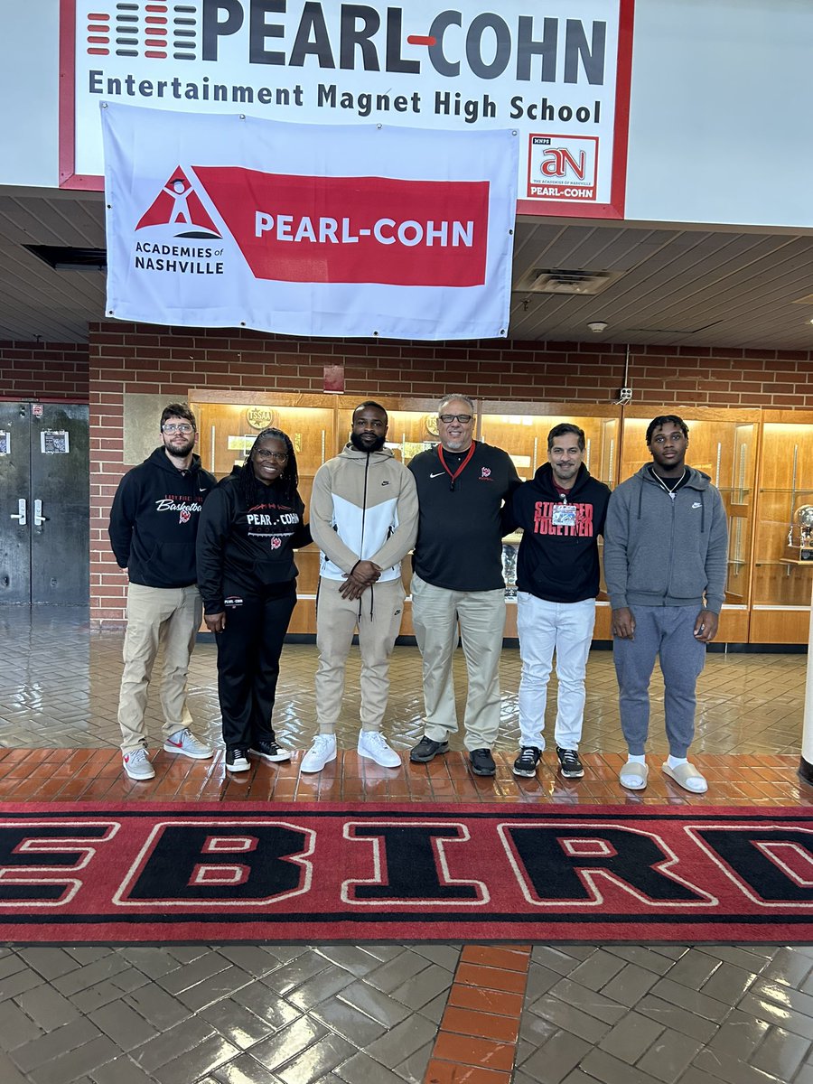 Rashed_F_din's tweet image. Thanks Ke’Shawn Vaughn for sharing words of wisdom &amp;amp; inspiring our student during our Professionalism Guest Speaker Series @PearlCohnHS 

Ke’Shawn is a Pearl- Cohn &amp;amp; @VanderbiltU Alumni &amp;amp; NFL @Patriots Running Back (&amp;amp; @Buccaneers Superbowl champ)

@MiriamHarring14 @MetroSchools