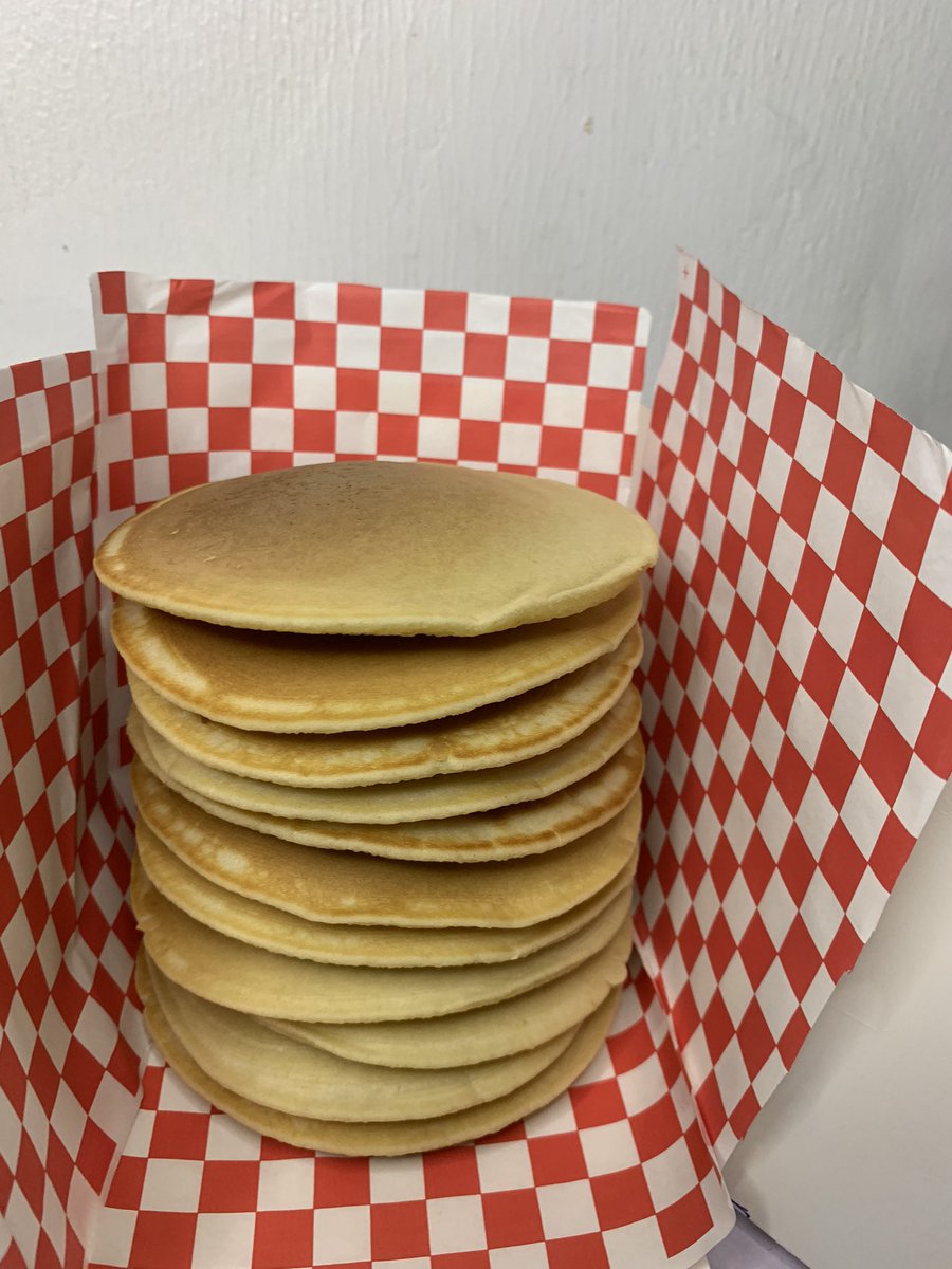 Thankful for neighbors who patronize 🥰 They said they’ve been craving pancakes and so ordered for em A box of plain pancakes Price:7500 Order link in bio IG @CulinaryErudite