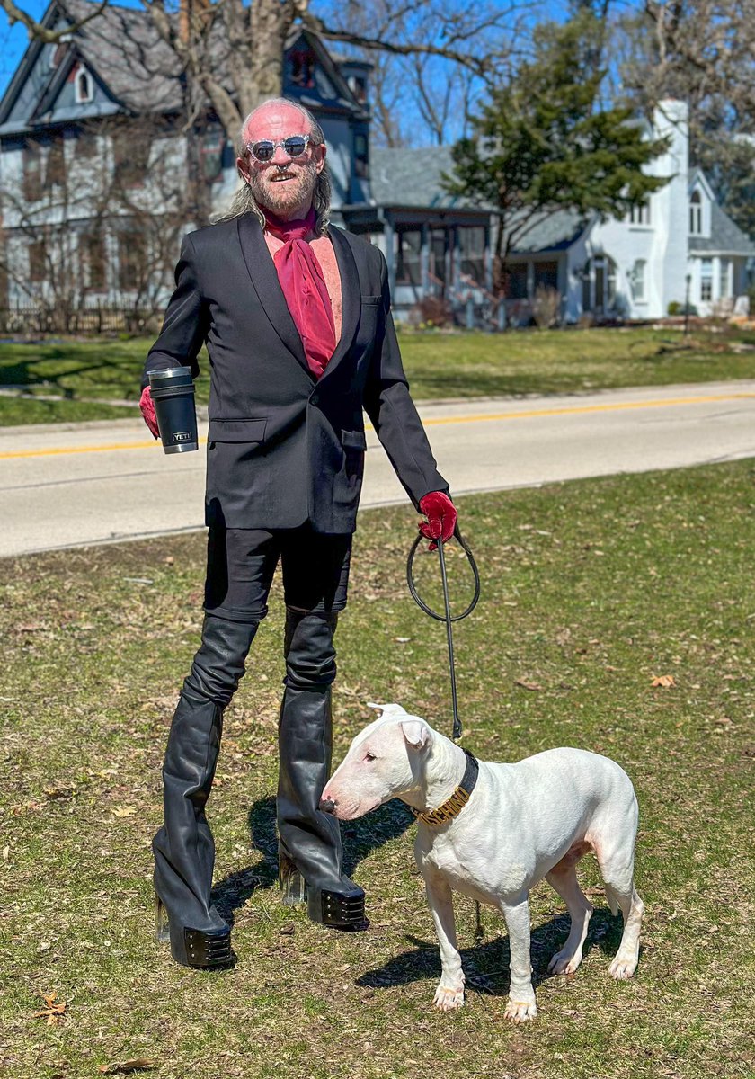 ml_hades's tweet photo. Another drastic change in the weather. #FaithConnexion tuxedo jacket #Topman shorts #RickOwens EDFU Spring 2023 oblique Kiss boots #IMagnin Private Label silk chiffon scarf #BananaRepublic vintage velvet gloves #Gucci sunglasses https://t.co/AXszPvCTwk