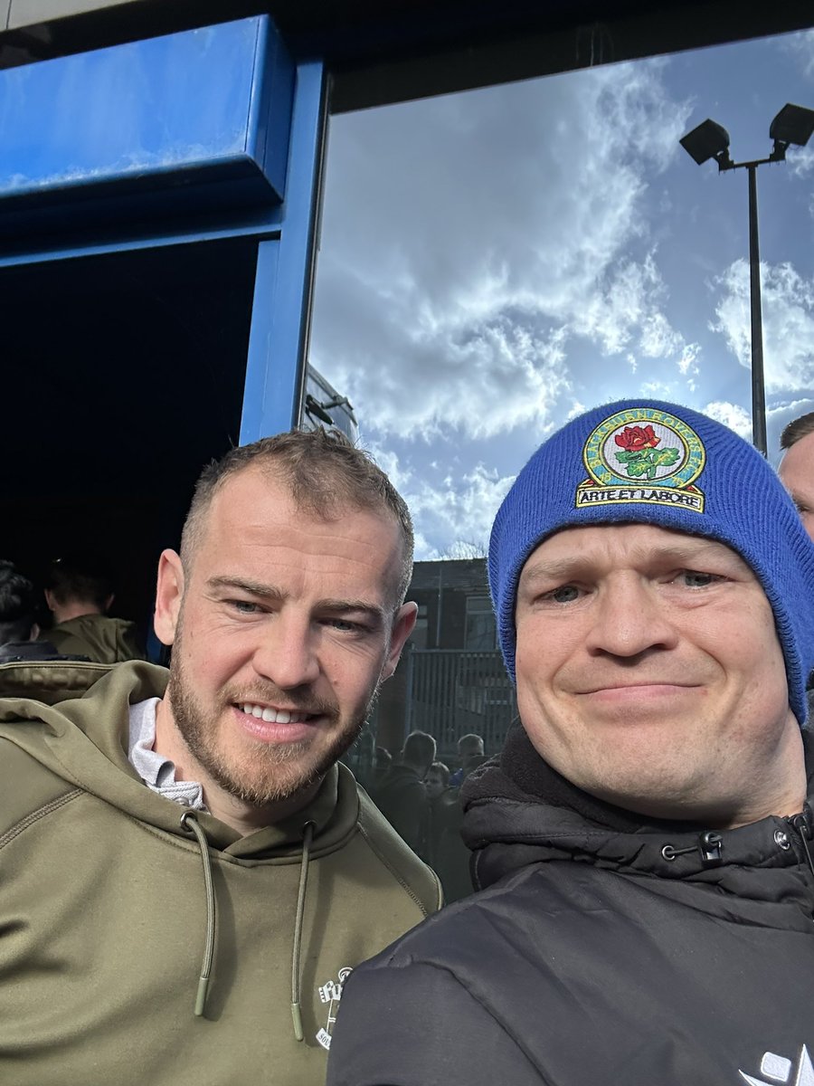 Full Time @Rovers 0-0 @SouthamptonFC, a decent result for Blackburn Rovers against Southampton. My post match selfies with Southampton quartet David Brooks (@DRBrooks15), @ryanmanning4, ex Rover Joe Rothwell & Ryan Fraser after the game.