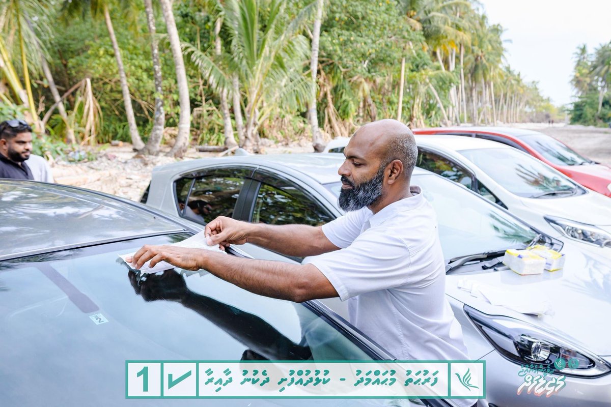 farey24's tweet photo. ކުޅުދުއްފުށީ ސިޓީ ދެކުނު ދާއިރާގެ ޕީޕީއެމް ޕީއެންސީ
ކެންޑިޑޭޓް،  ފަރުހަތު މުޙައްމަދު ޓީމުގެ ފަރާތުން މިއަދު ބޭއްވުނު ، ކާރުތަކުގައި ސްޓިކާ ތަތްކުރުމުގެ ތެރެއިން! 
#DhiveheengeMajilis 
#Majilis2024 
@pnc_secretariat https://t.co/cPmkHT6rcL
