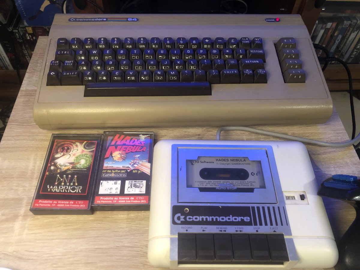 Super heureux d'avoir enfin mis la main sur un Commodore 64 modèle Bread Bin avec mes trois premiers jeux : des bons shoots roots : Zybex, Hades Nebula et DNA Warrior ! La préservation du retrogaming continue plus que jamais chez Lord Paddle : yeah ! ;)