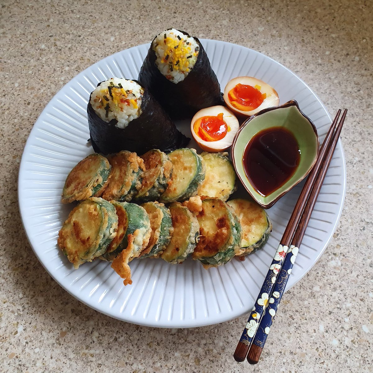 Onigiri, seasoned egg & fried courgette 😋

#おにぎり #味付け卵