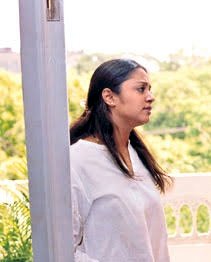 Parent teachers meeting at skul

Jyo momma to my friends: free advice.. nala padikanu

Kaama (<a href="/unnamedarakkan/">the one who must not be named.</a> ): aunty.. na kuda oru free advice kudukran..ipdi white tops podumbodhu ulla dark color podadheenga...pachayaa teriidhu