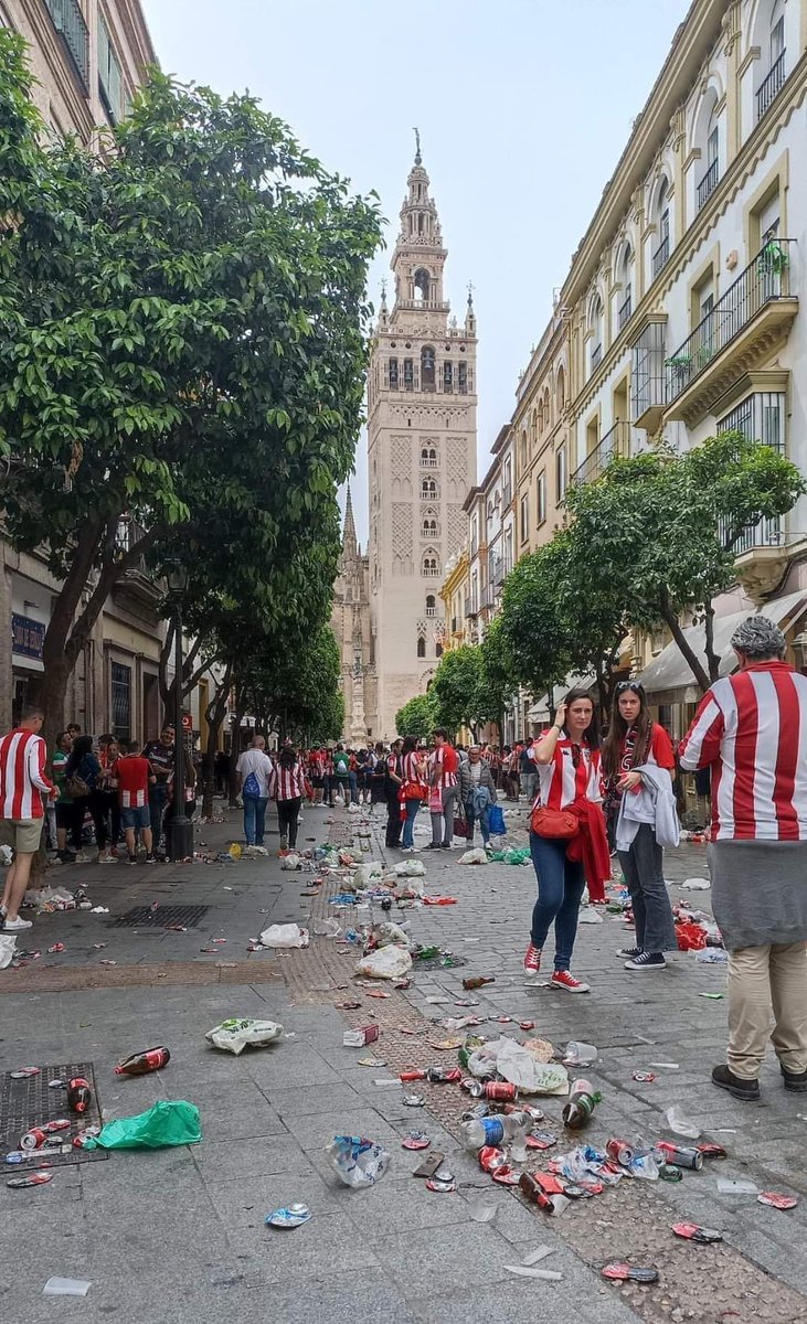 Sevillano Indignado (@sevillanoindi) on Twitter photo Pagamos los sevillanos la fiesta‼️
‘No hombre es que deja mucho dinero en la ciudad’, a quién⁉️a mi NO‼️
Tasa turística YA‼️Quien venga que pague limpieza, seguridad, conservación…‼️
<a href="/jlsanzalcalde/">José Luis Sanz</a> <a href="/JuanMa_Moreno/">Juanma Moreno</a> Pagamos los sevillanos la fiesta‼️
‘No hombre es que deja mucho dinero en la ciudad’, a quién⁉️a mi NO‼️
Tasa turística YA‼️Quien venga que pague limpieza, seguridad, conservación…‼️
<a href="/jlsanzalcalde/">José Luis Sanz</a> <a href="/JuanMa_Moreno/">Juanma Moreno</a>